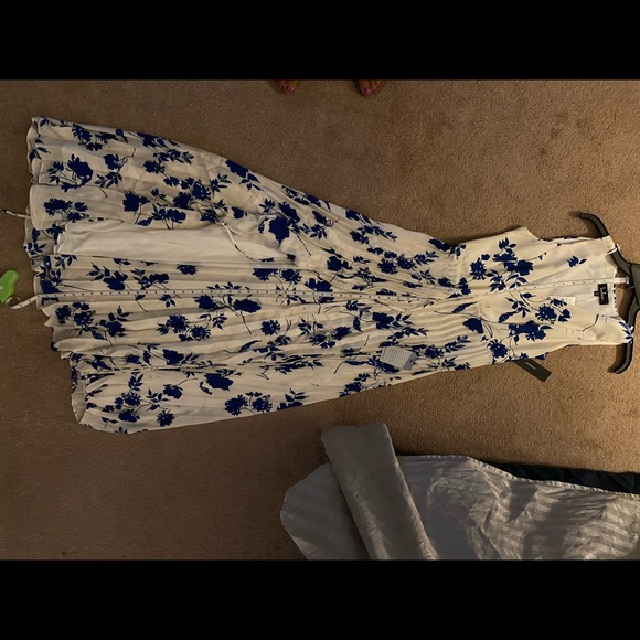 Lulu’s Formal Maxi Dress - Picture 5 of 9